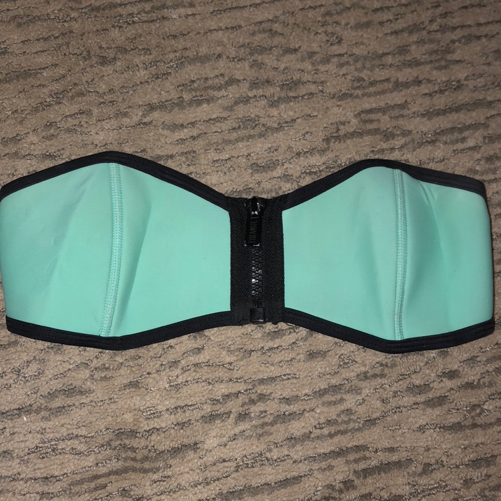 TRIANGL zip up top